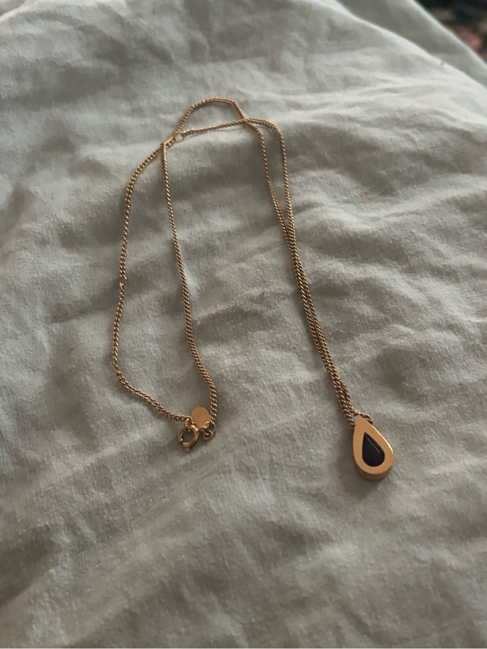 Vintage Avon TearDrop Pendant Necklace